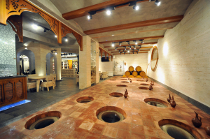 地下室: 傳統釀陶瓷酒的kvevris